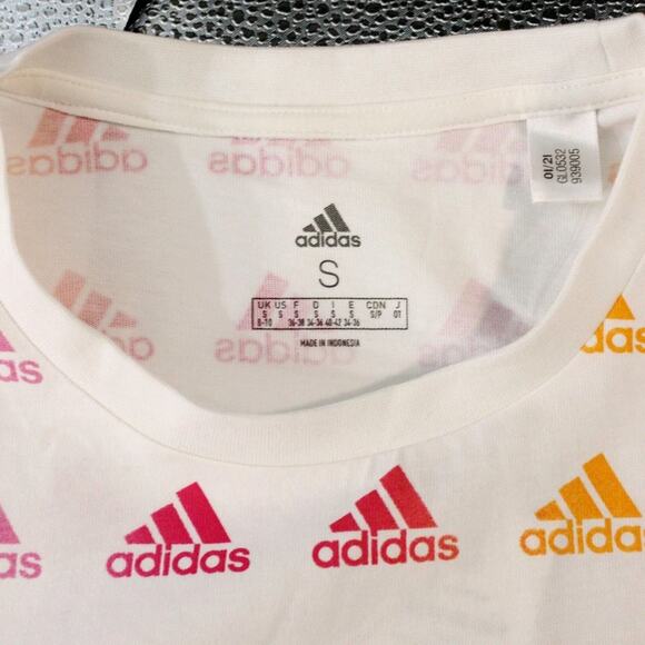 Adidas Gradient Logo Boyfriend Tee Size Small NWT - Picture 6 of 6